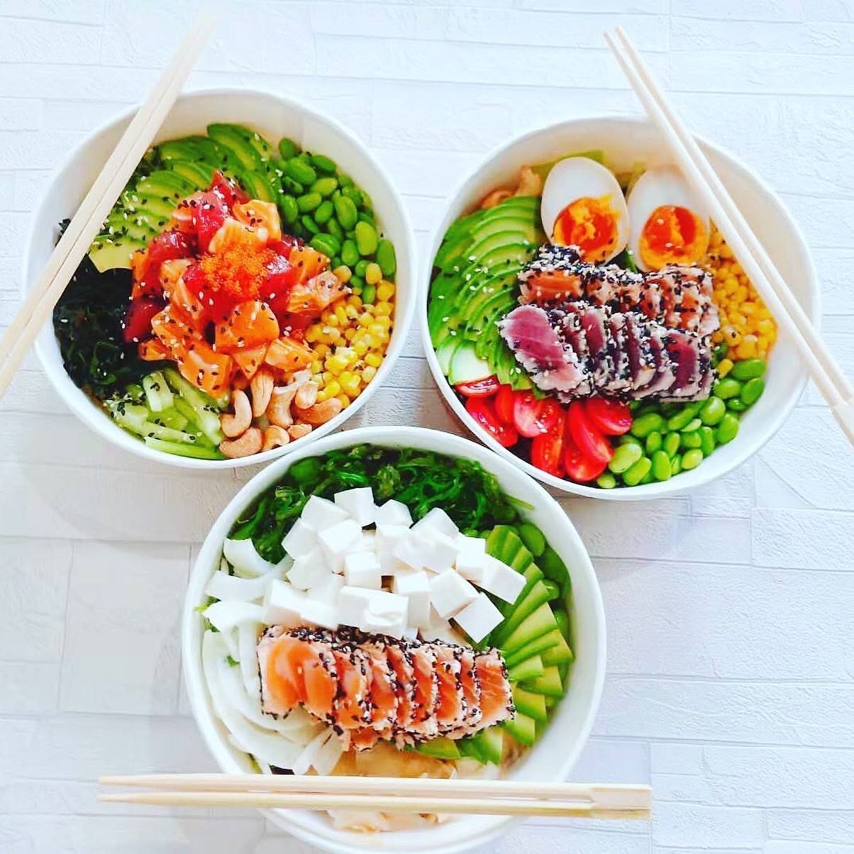 Tre poke bowl colorate di Little Fish Poke